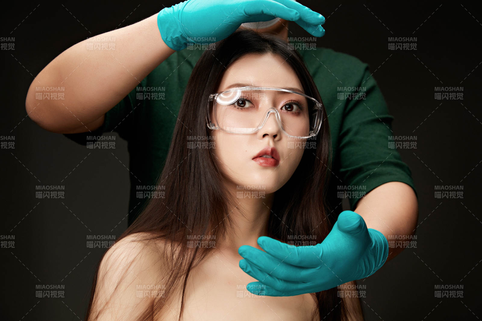 黑色背景里的亞洲美女面部特寫醫(yī)美整容