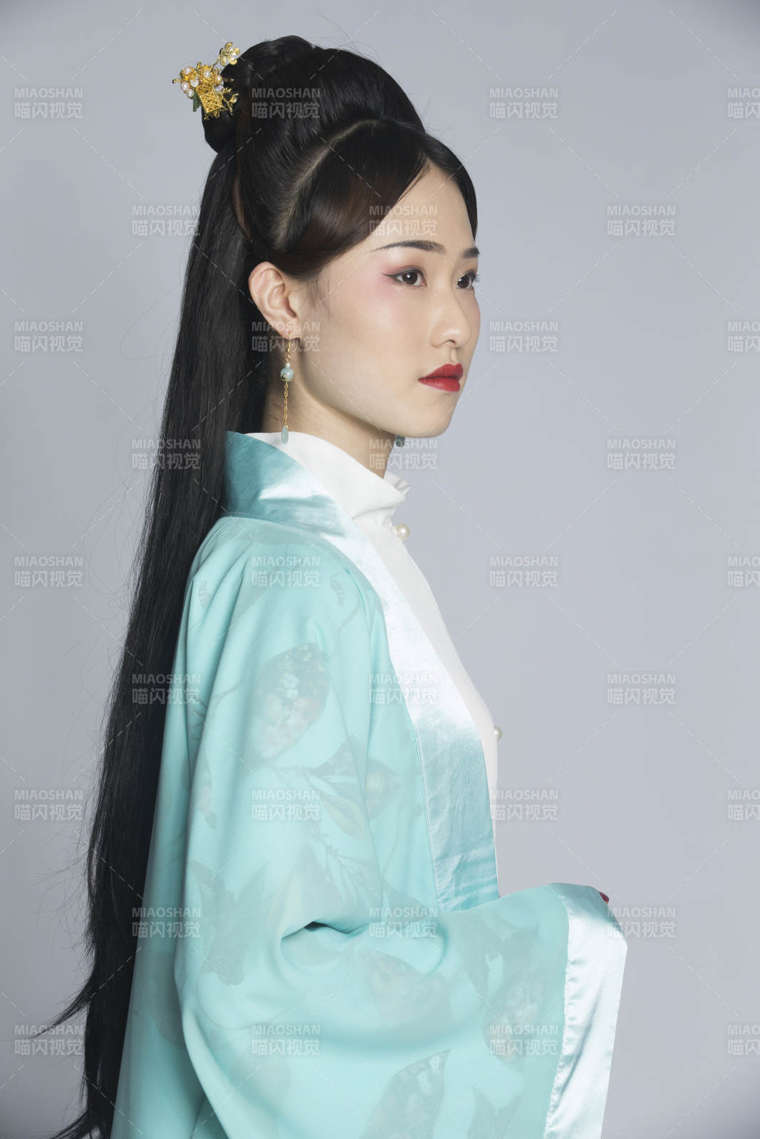 汉服风韵人像棚拍汉服少女