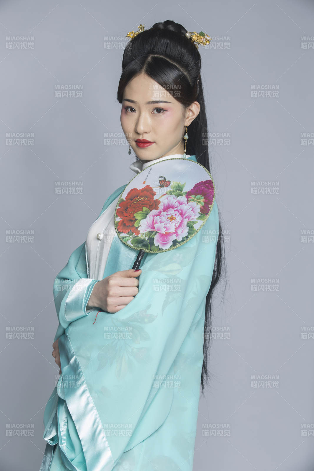 汉服风韵人像棚拍汉服少女图片