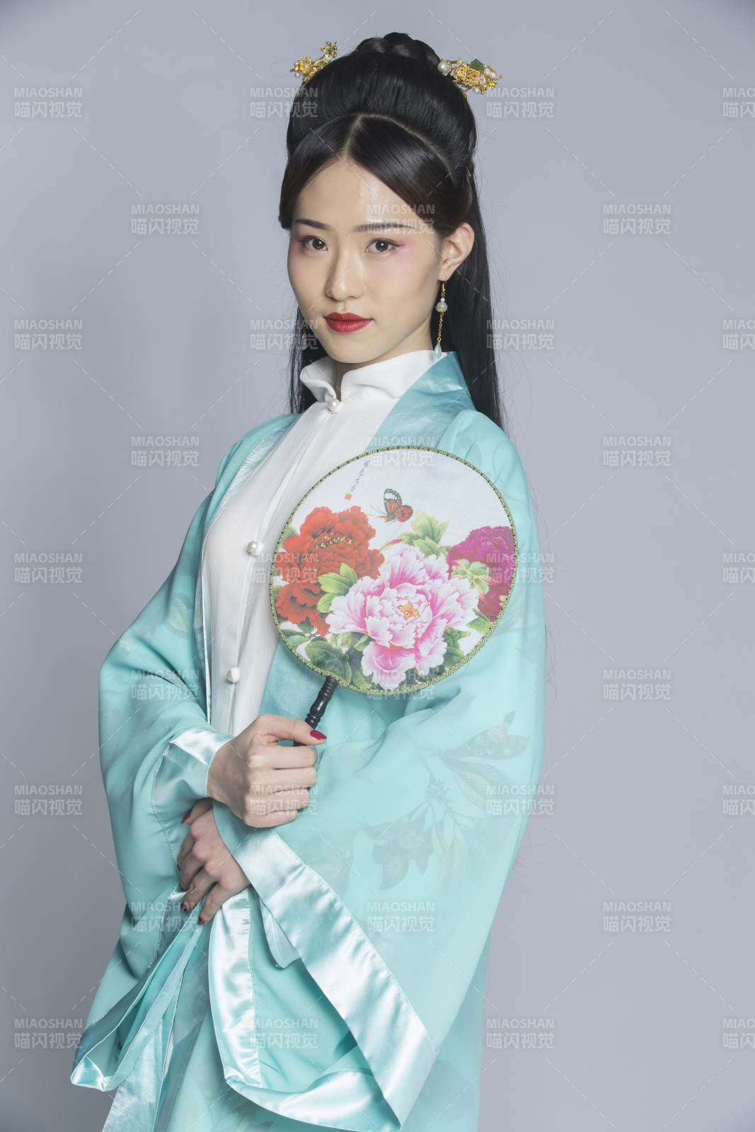 汉服风韵人像棚拍汉服少女