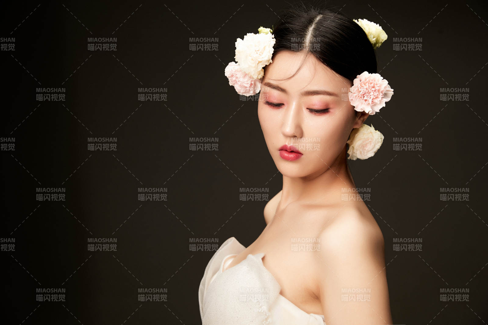 時尚亞洲女性婚紗妝面彩妝