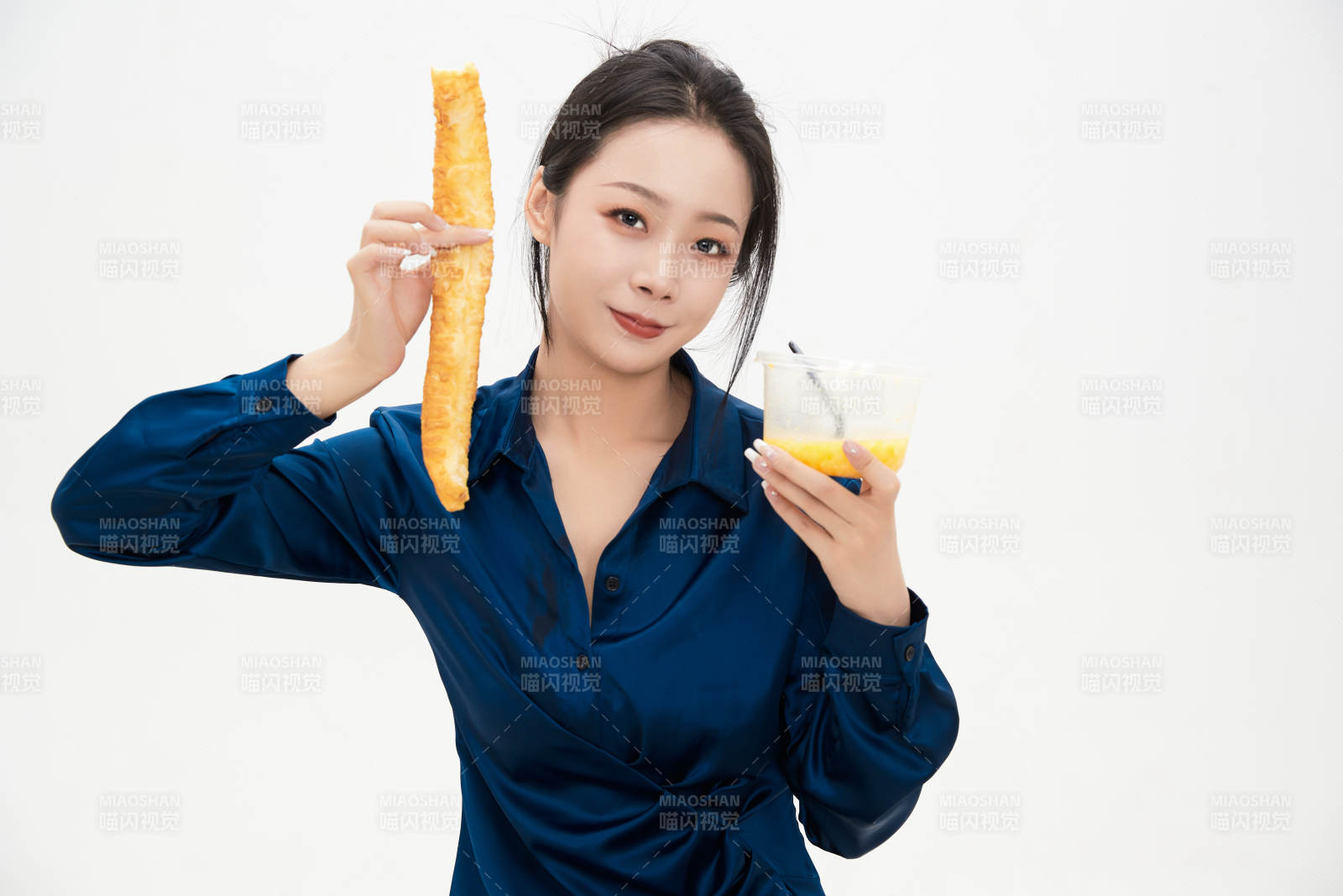 大吃特吃的亞洲可愛少女人像