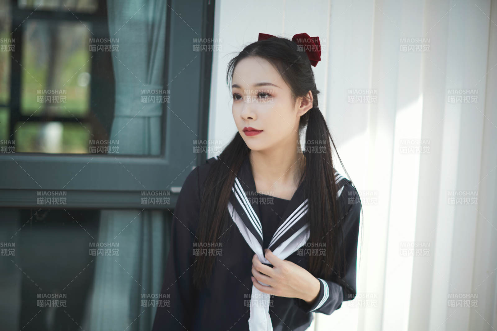 日系戶外公園穿jk校服的少女