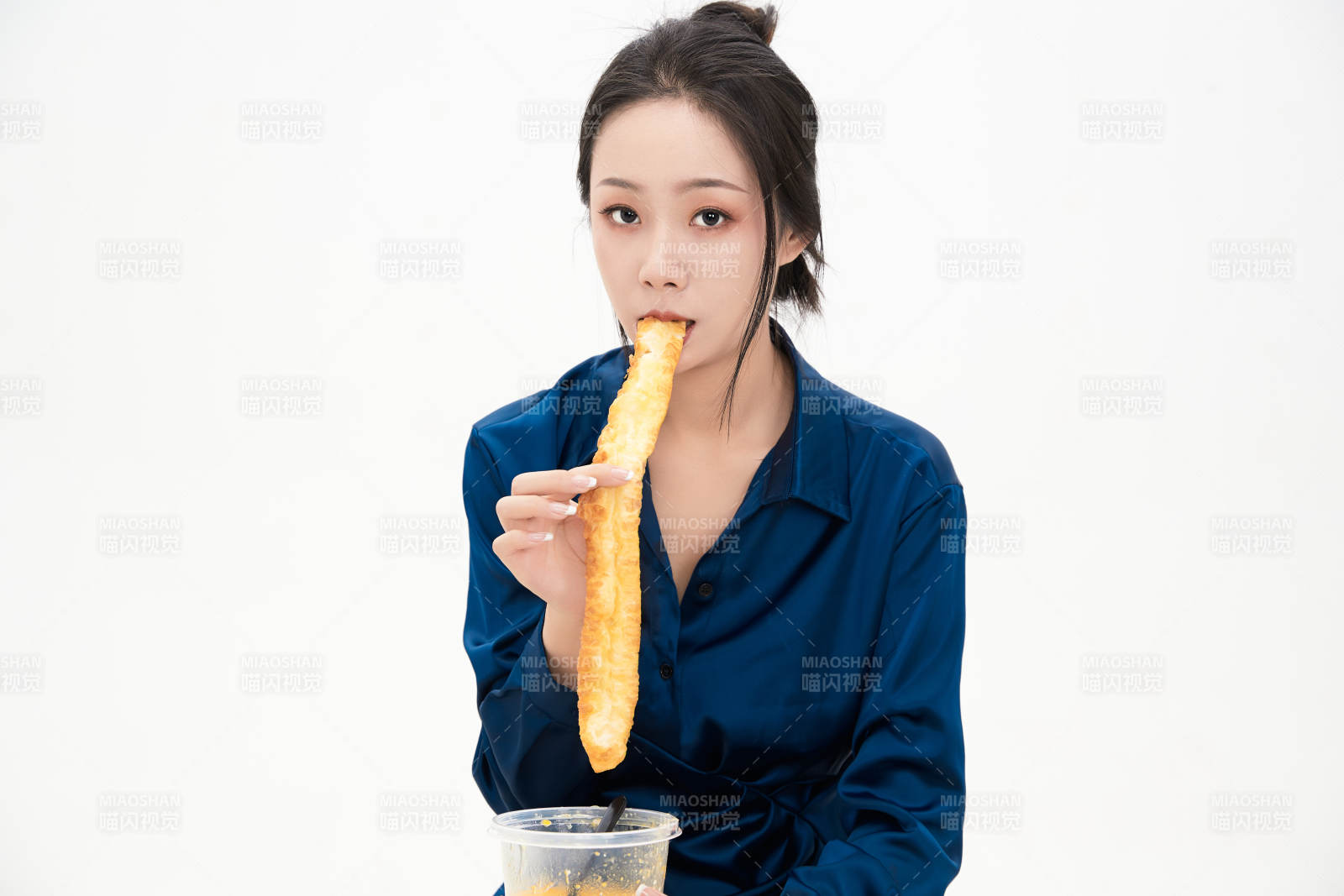 大吃特吃的亞洲可愛少女人像