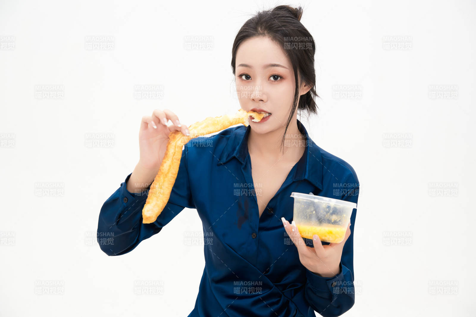 大吃特吃的亞洲可愛少女人像