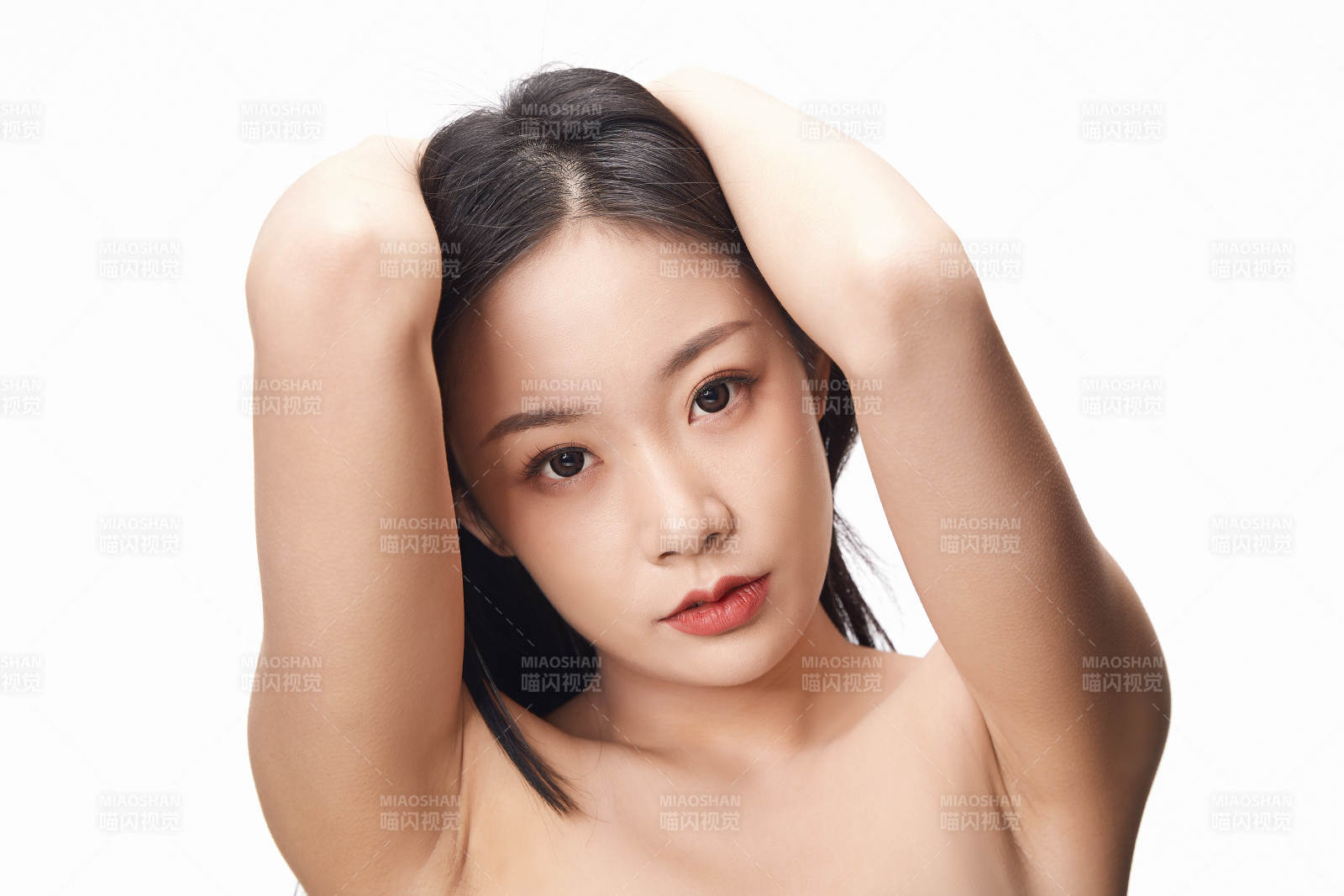 亞洲美女面部特寫化妝護膚