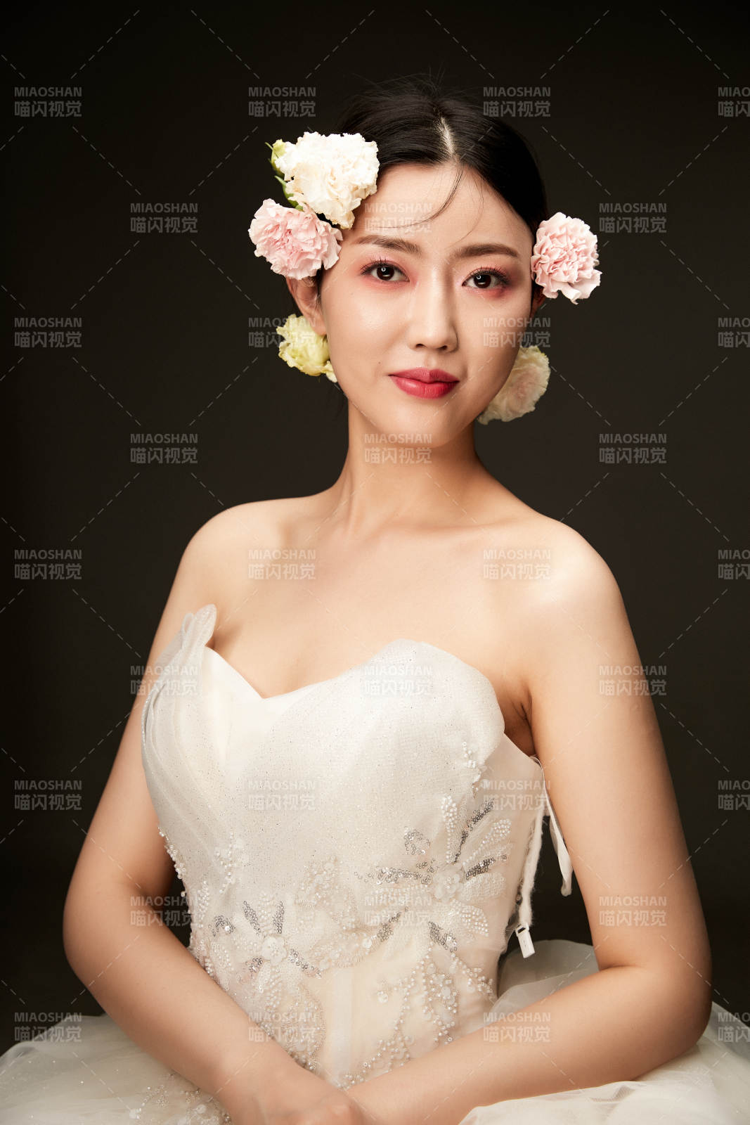 時尚亞洲女性婚紗妝面彩妝