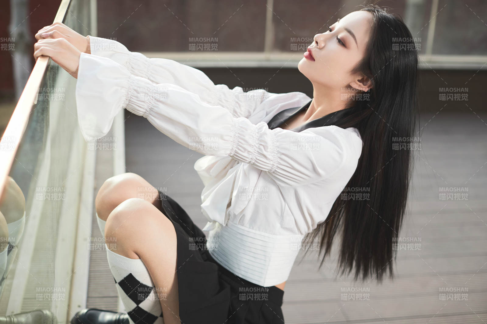 日系戶外公園穿jk校服的少女