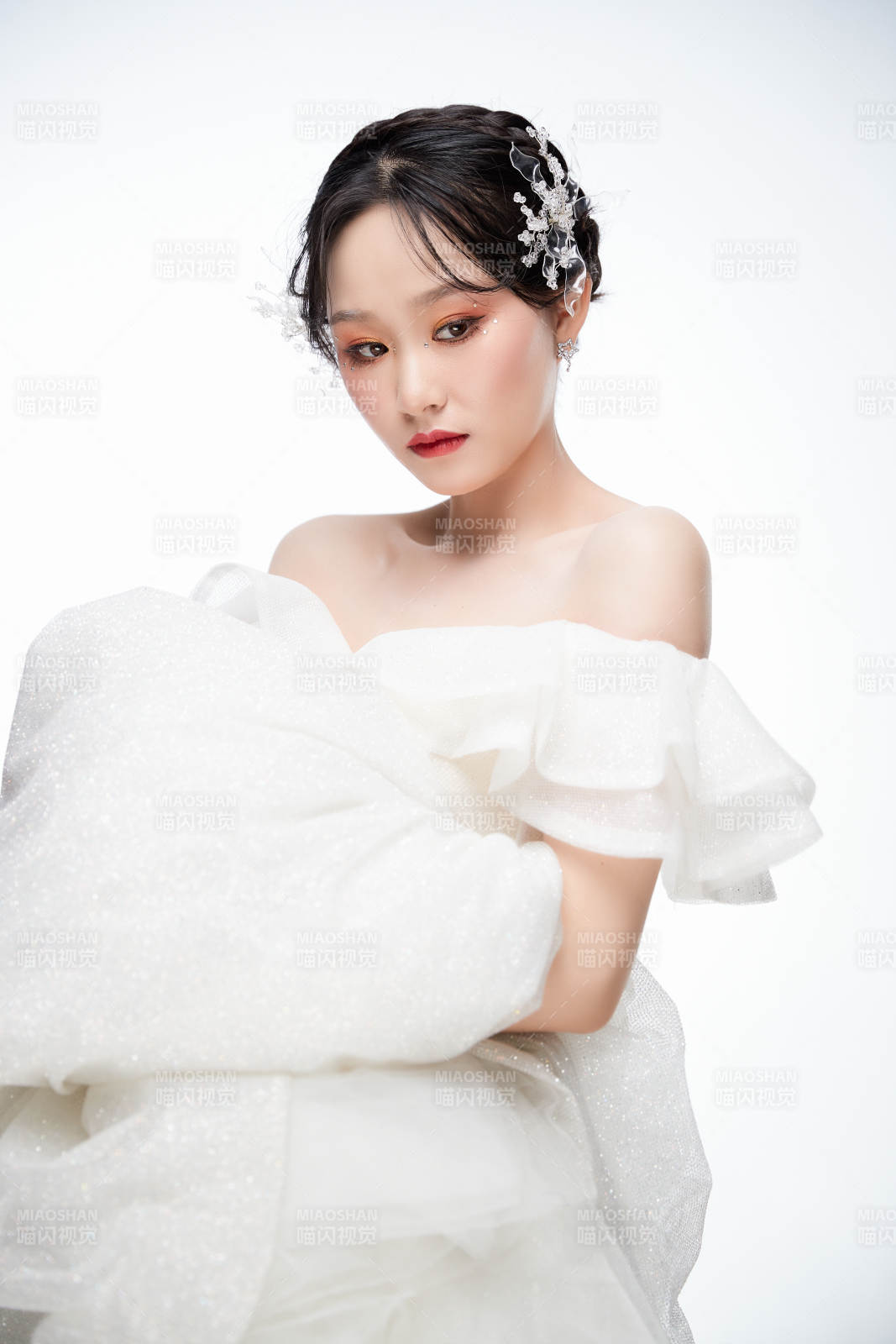 女性婚紗妝面