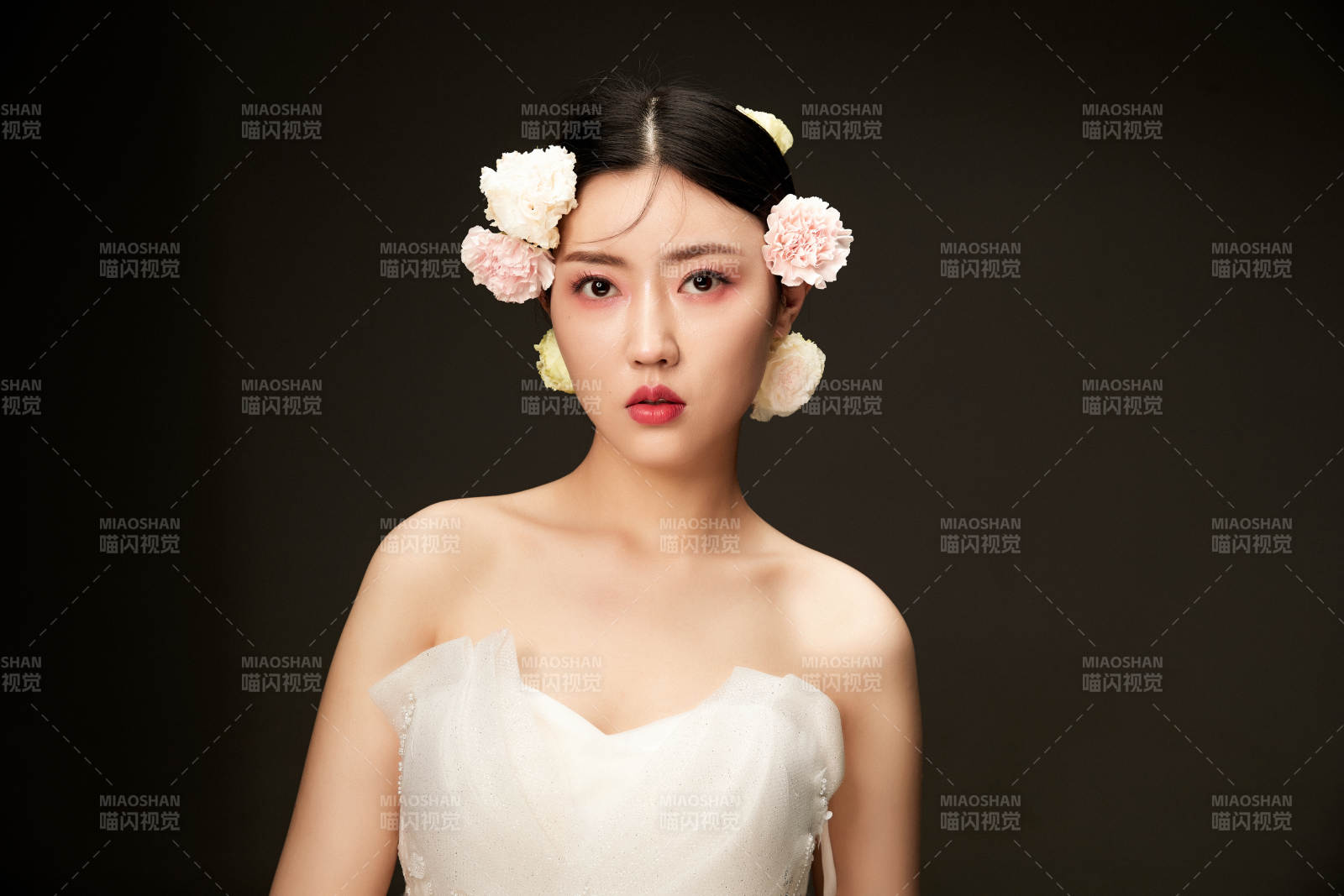 時尚亞洲女性婚紗妝面彩妝