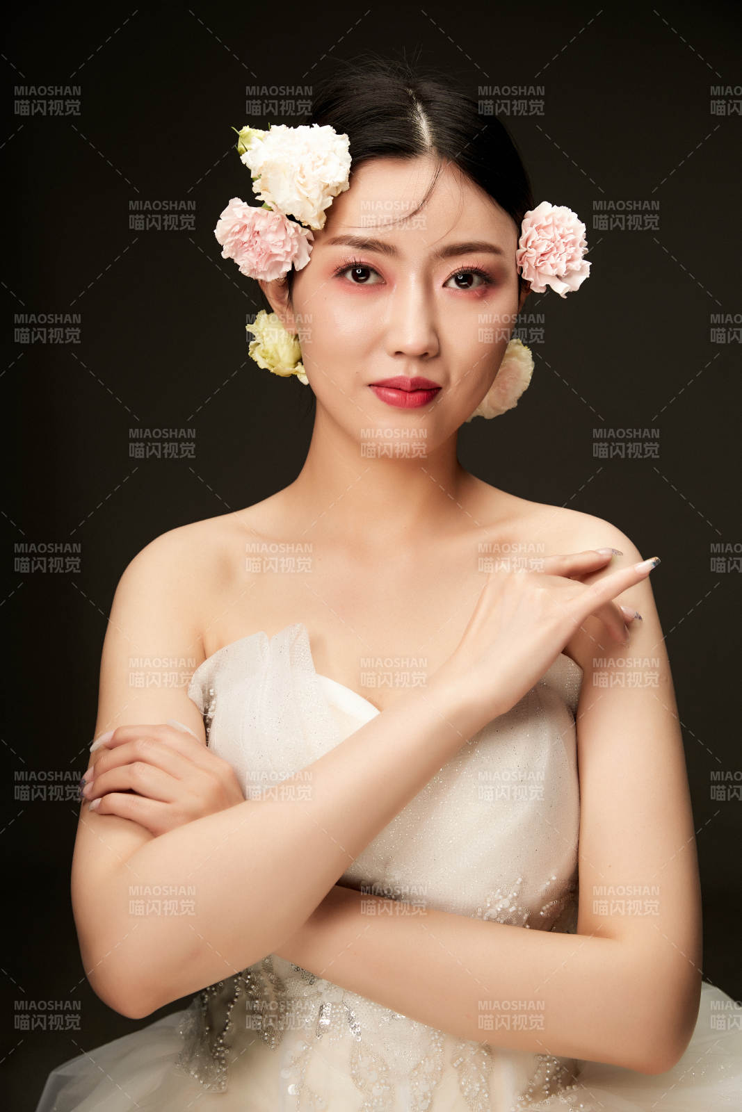 時尚亞洲女性婚紗妝面彩妝