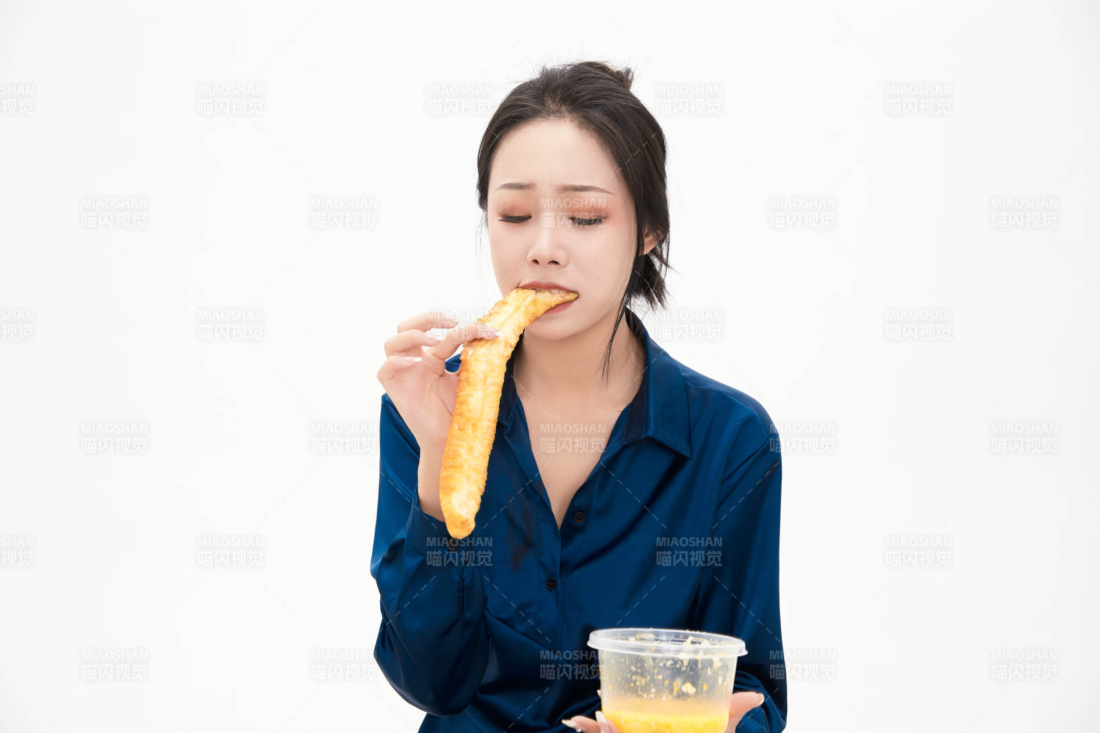 大吃特吃的亞洲可愛少女人像