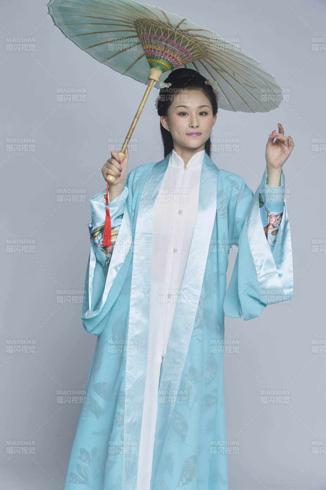 身穿古裝的漢服女性人像漢服影棚拍攝