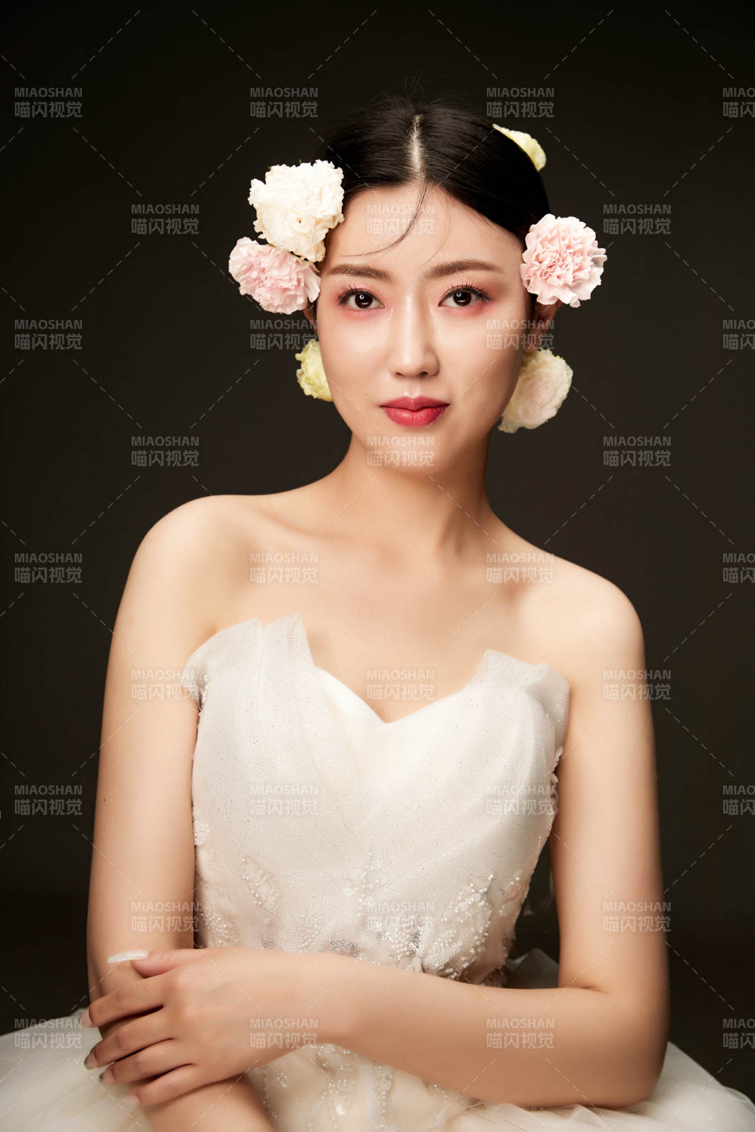 時尚亞洲女性婚紗妝面彩妝