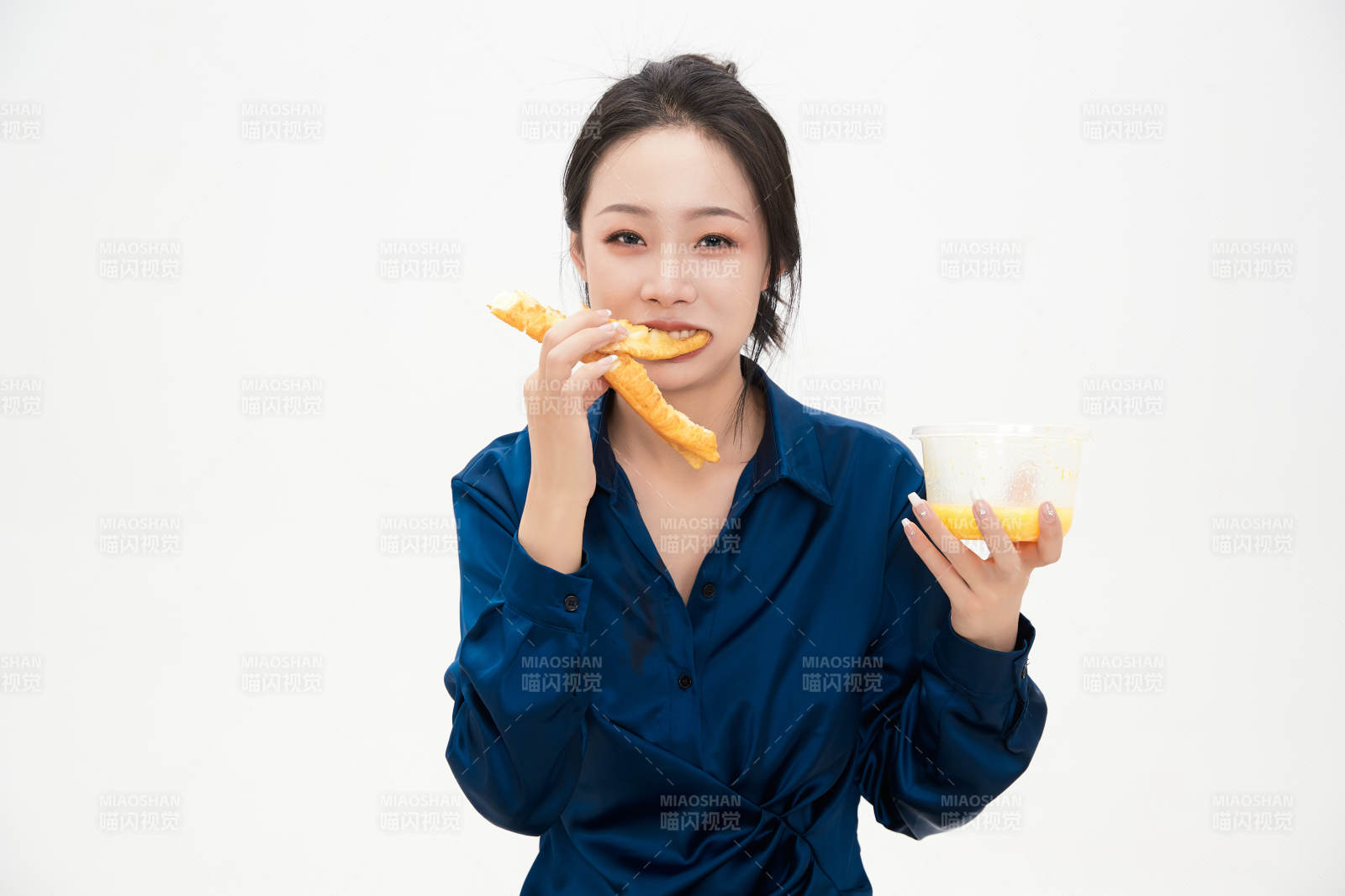 大吃特吃的亞洲可愛少女人像