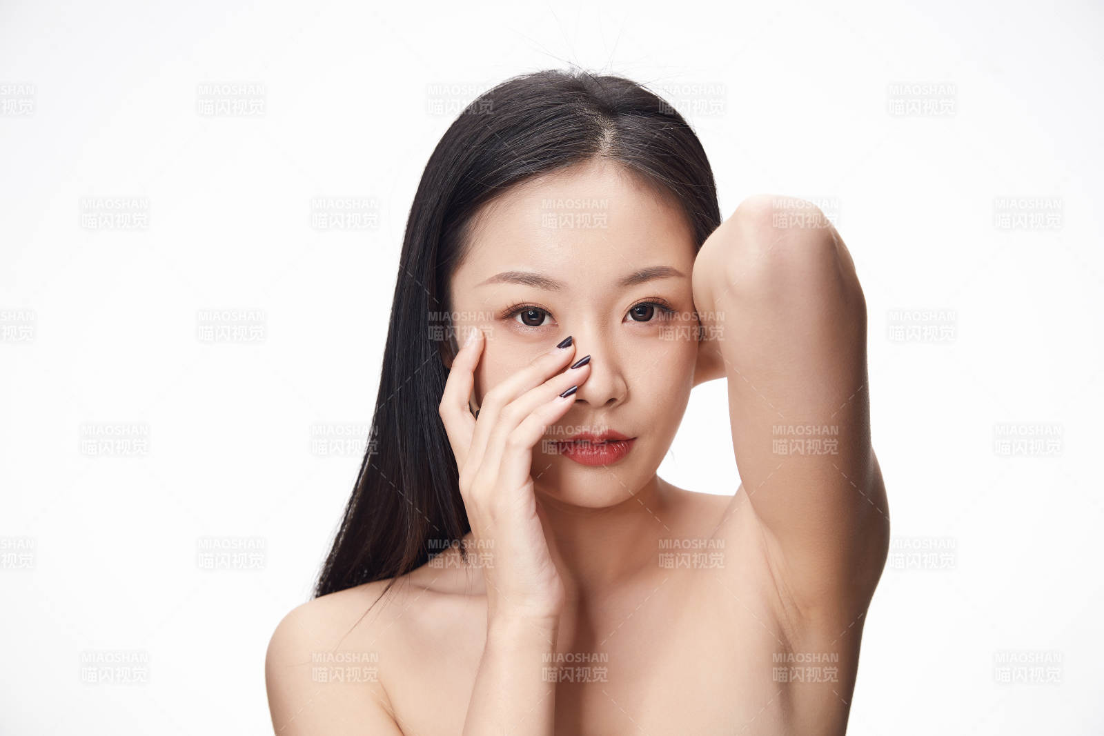 亞洲美女面部特寫化妝護膚