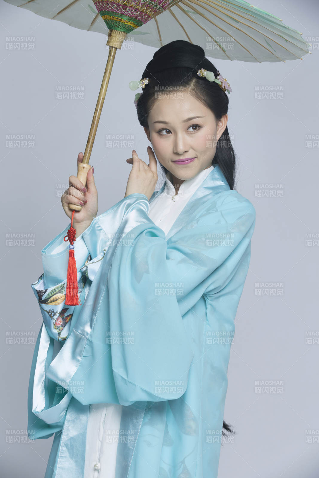 身穿古裝的漢服女性人像漢服影棚拍攝