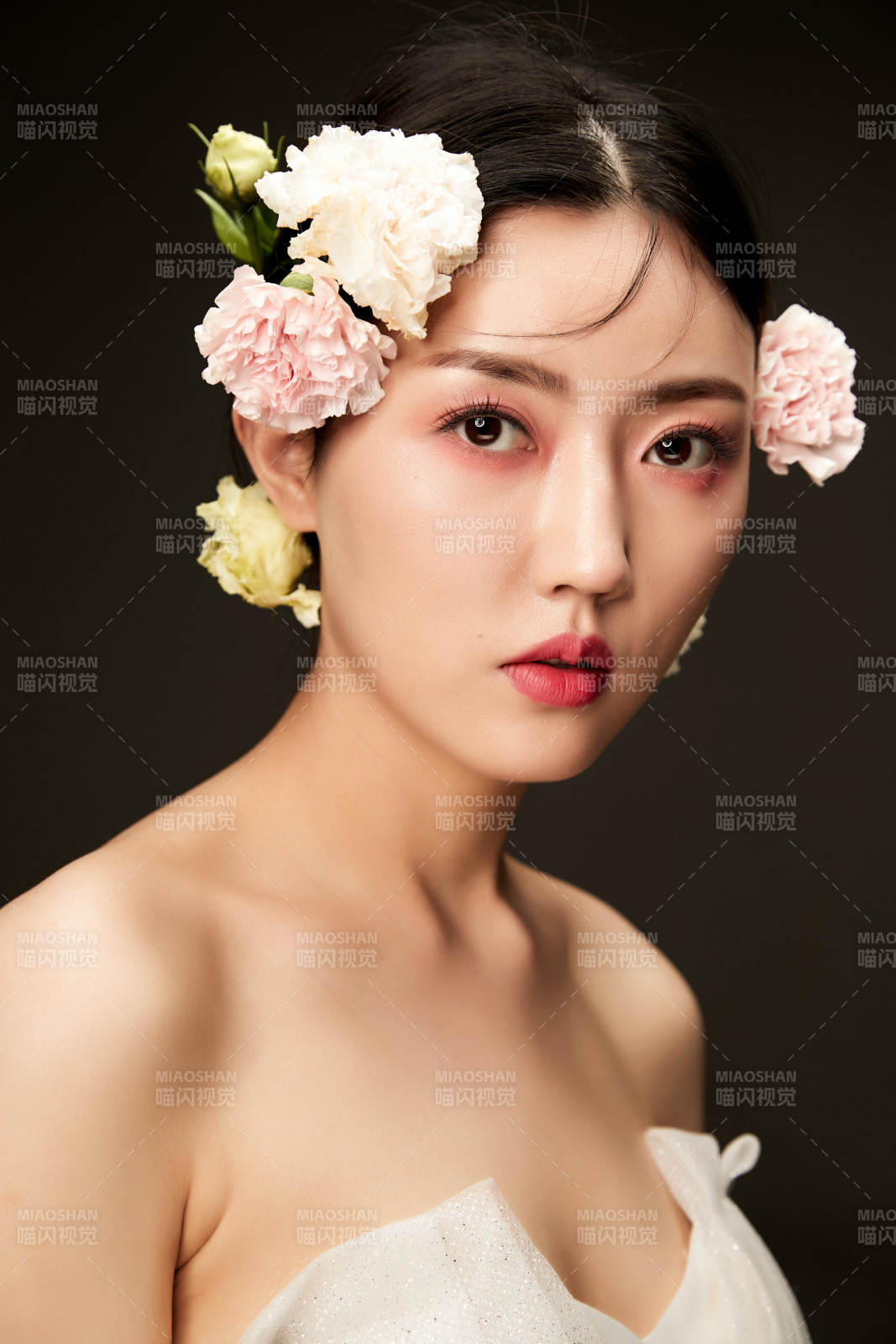 時尚亞洲女性婚紗妝面彩妝