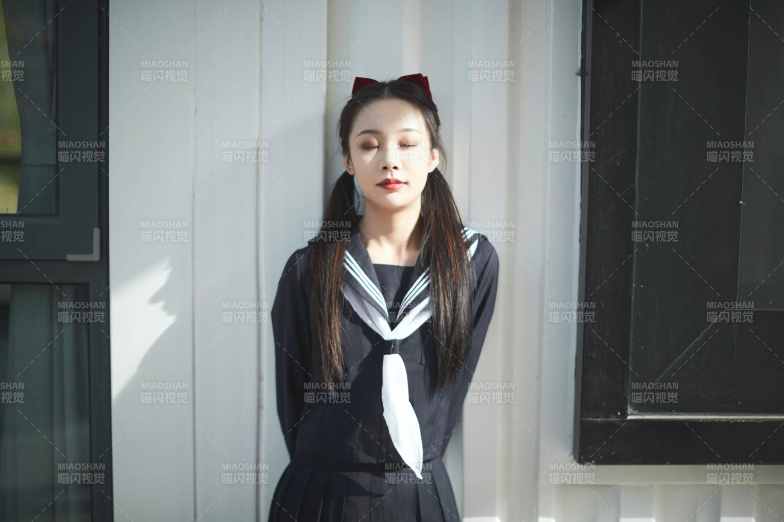 日系戶外公園穿jk校服的少女