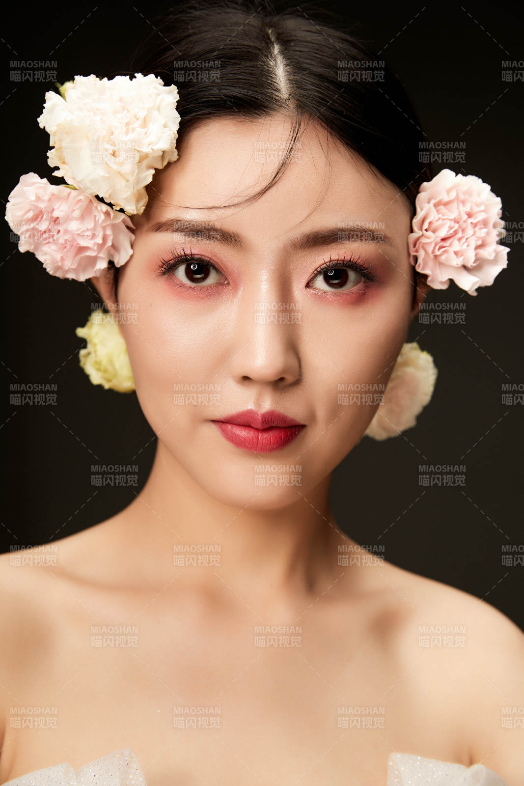 時(shí)尚亞洲女性婚紗妝面彩妝