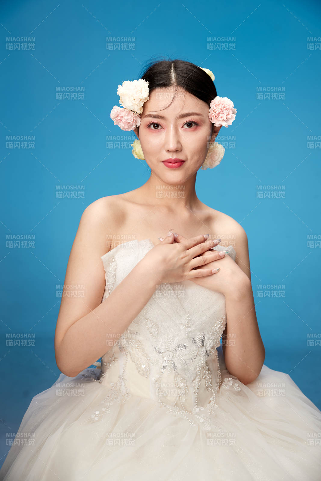 時(shí)尚亞洲女性婚紗妝面彩妝