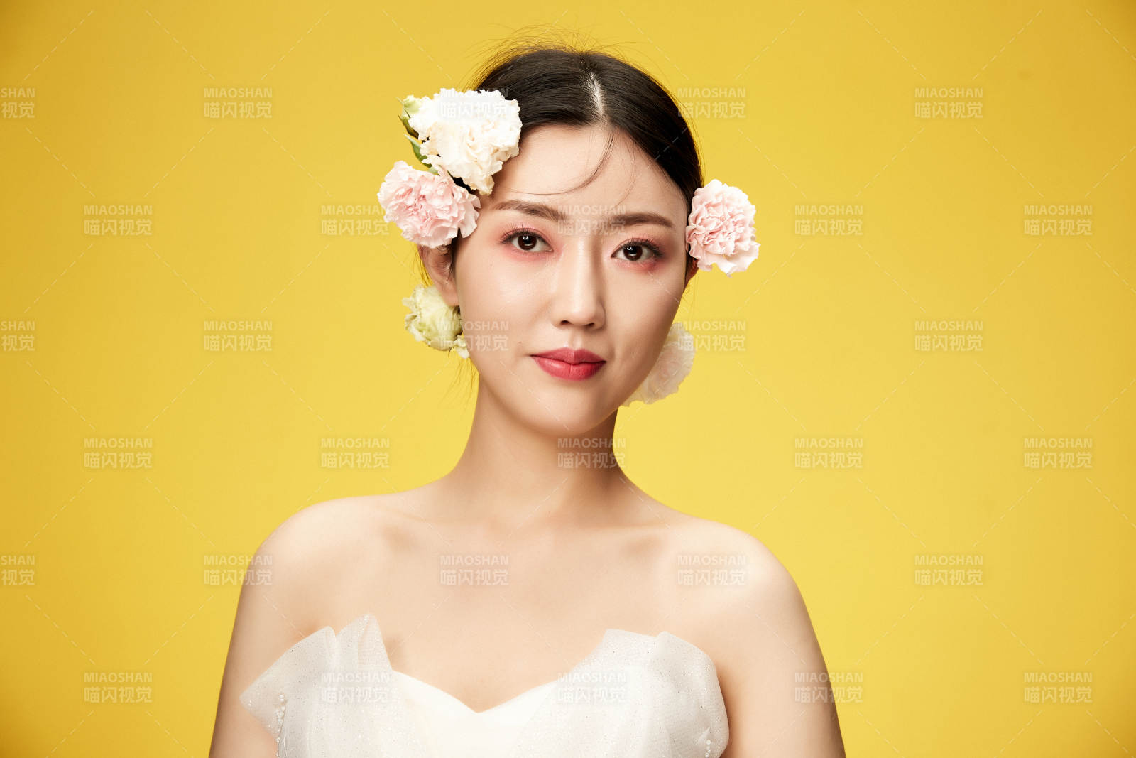 時尚亞洲女性婚紗妝面彩妝