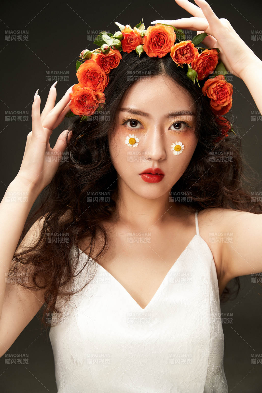 時尚亞洲女性婚紗妝面彩妝