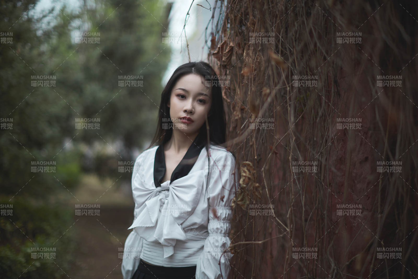 日系戶外公園穿jk校服的少女