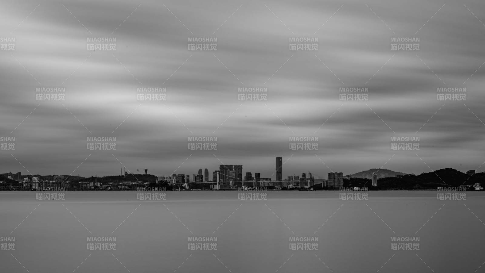 城市天際線黑白照