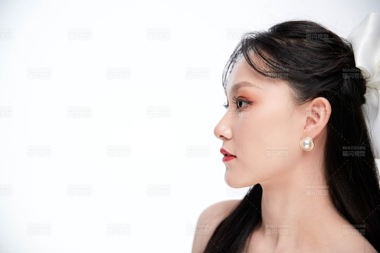 女性婚纱妆面图片