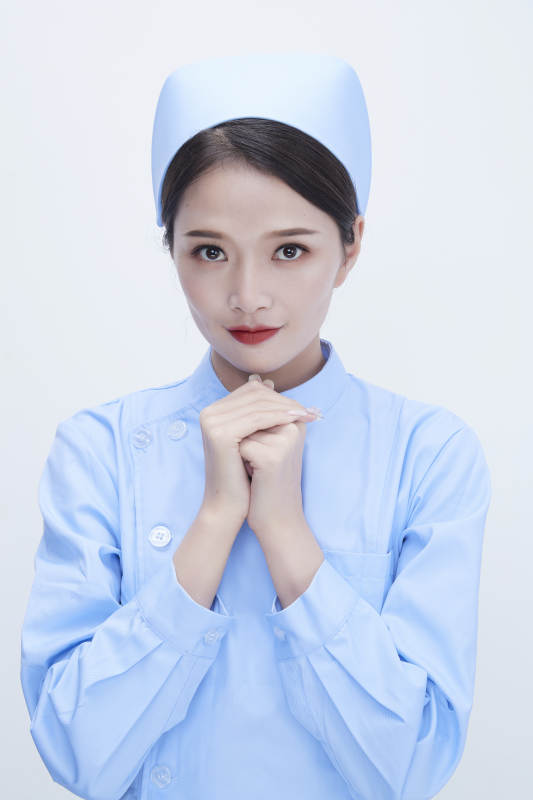 身穿蓝色护士服展示各种表情的漂亮女护士
