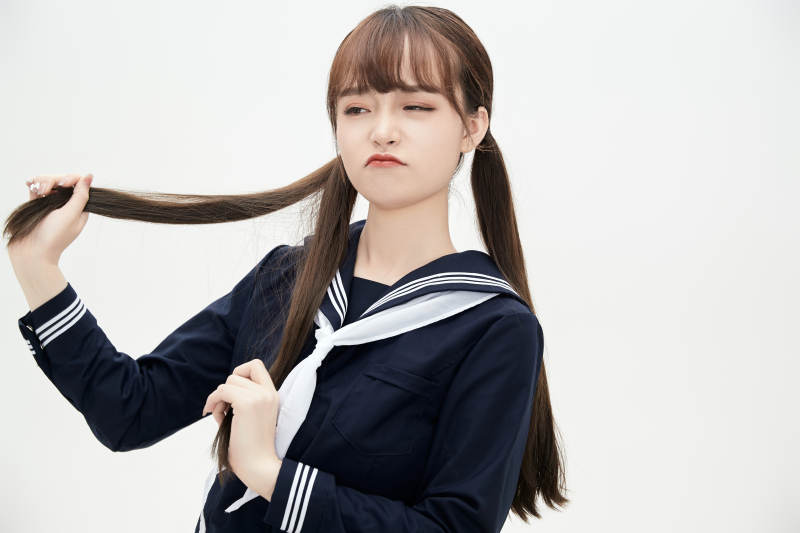 身穿日系高中制服的美丽少女