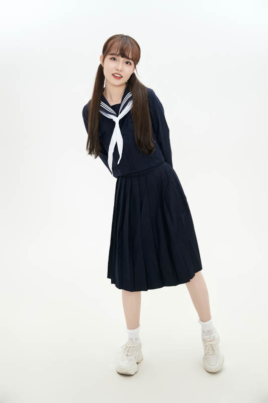 身穿日系高中制服的美丽少女