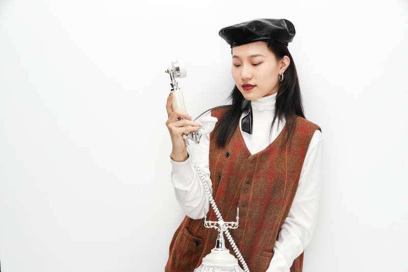 身穿复古服装的亚洲少女人像