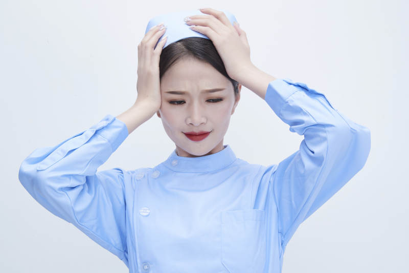 身穿蓝色护士服展示各种表情的漂亮女护士