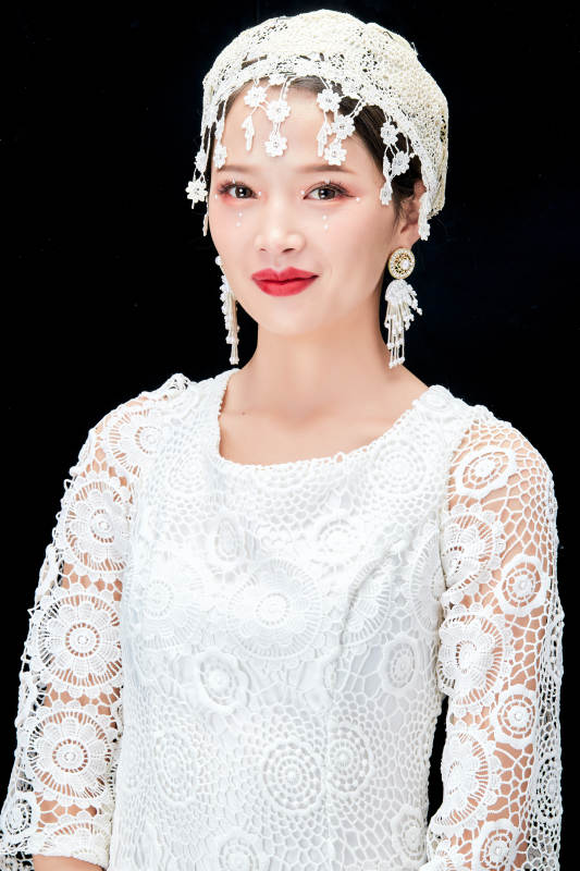 黑色背景下的美妆新娘彩妆人像