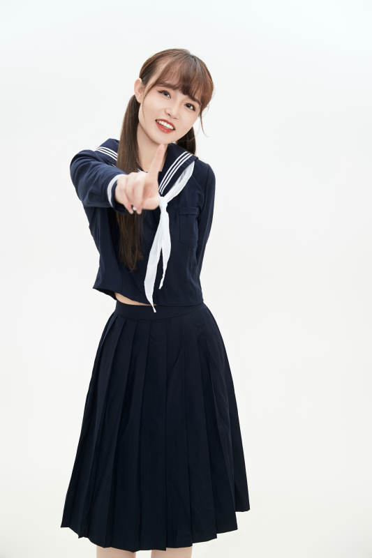 身穿日系高中制服的美丽少女