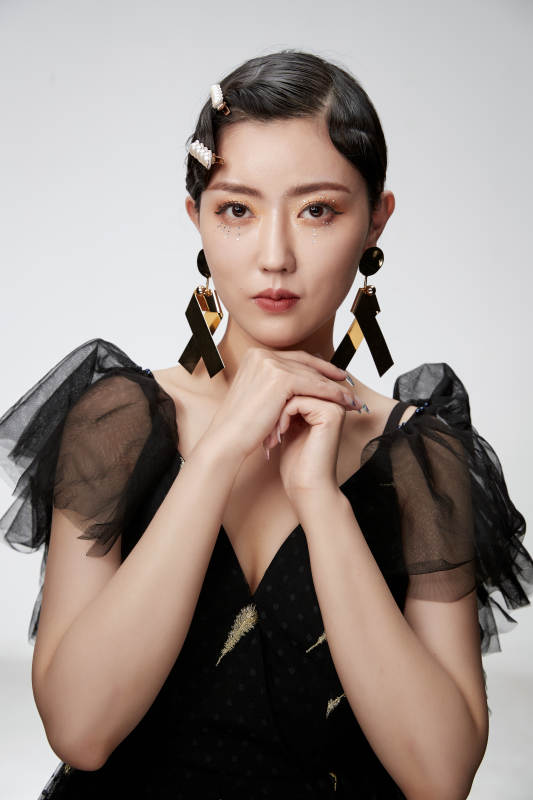 时尚亚洲女性婚纱妆面彩妆