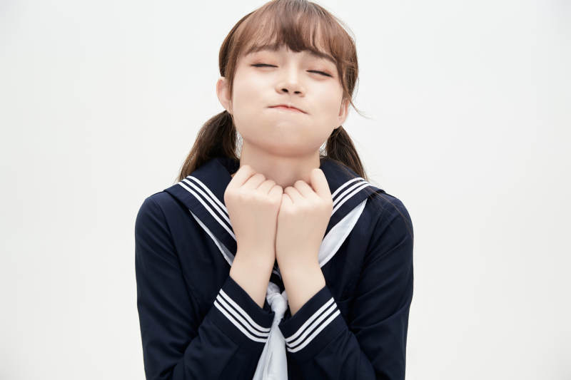 身穿日系高中制服的美丽少女