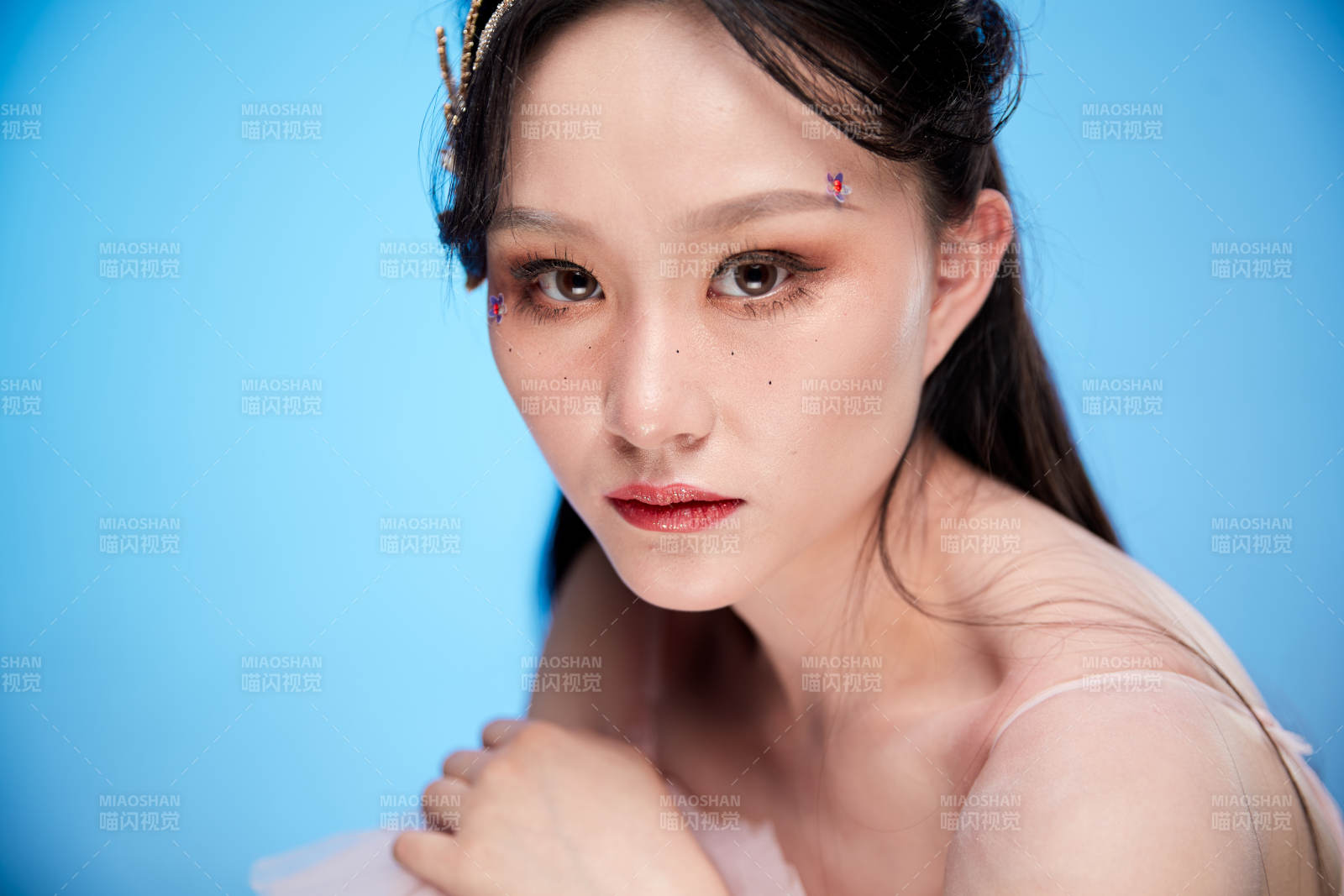 女性婚纱妆面图片