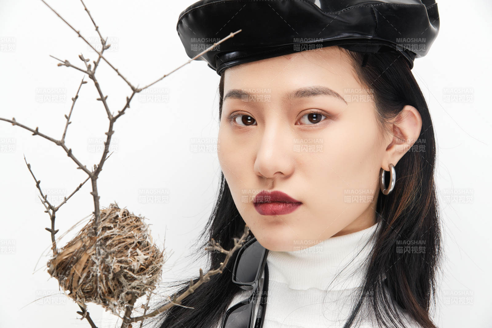 身穿复古服装的亚洲少女人像