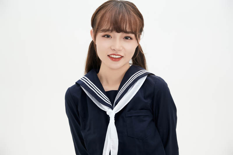 身穿日系高中制服的美丽少女