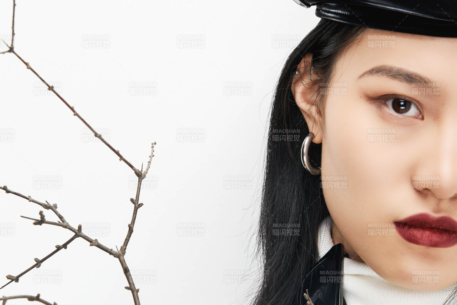 身穿复古服装的亚洲少女人像