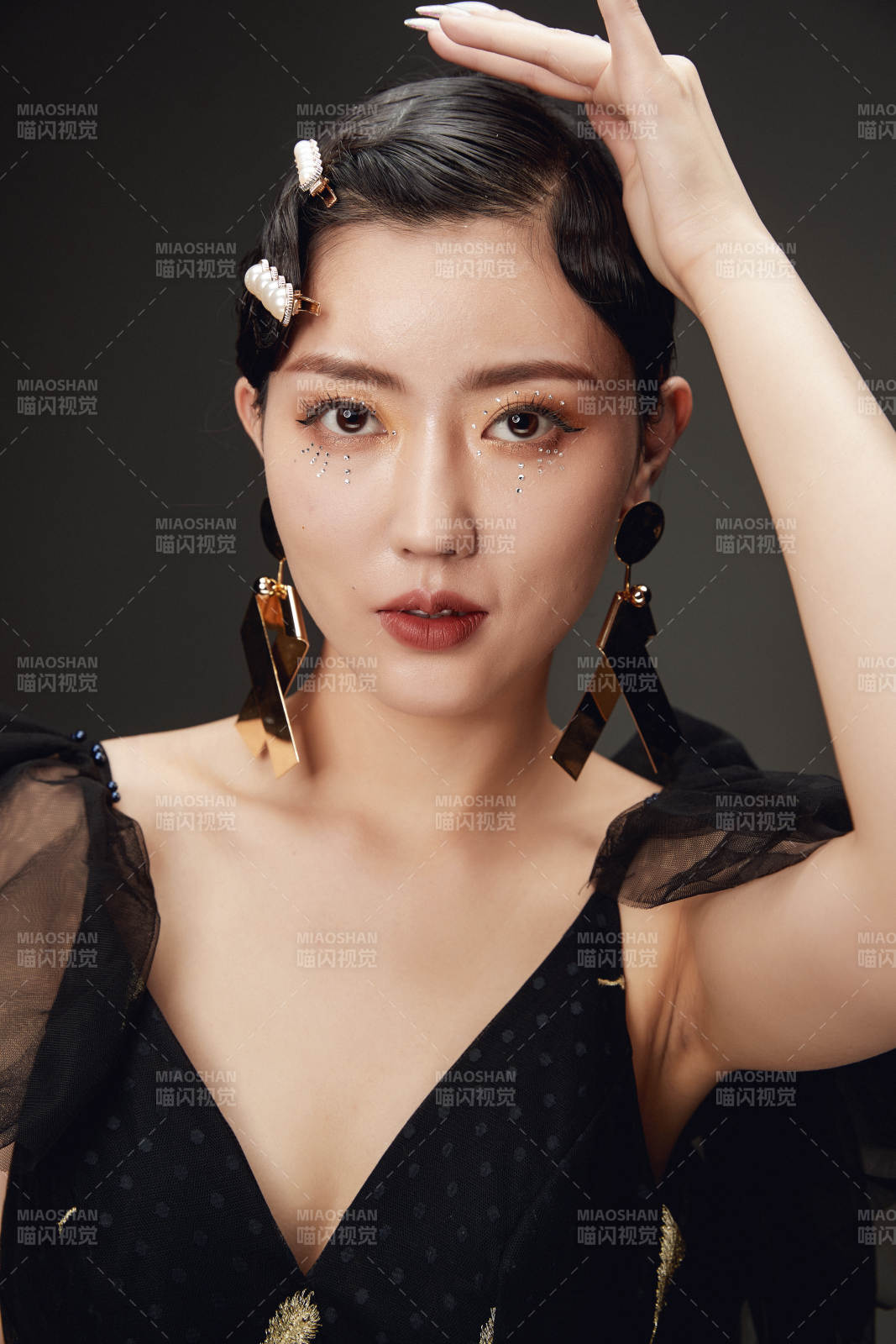 時尚亞洲女性婚紗妝面彩妝