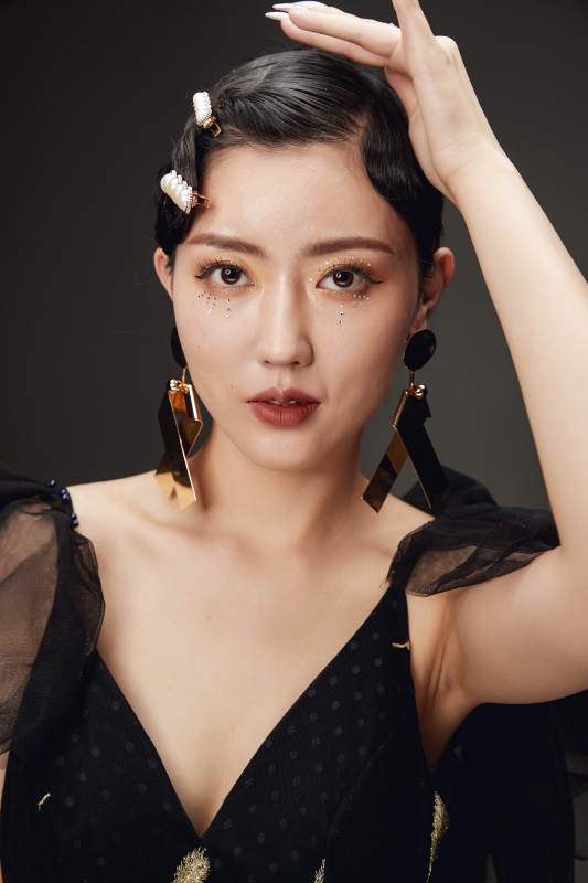 时尚亚洲女性婚纱妆面彩妆