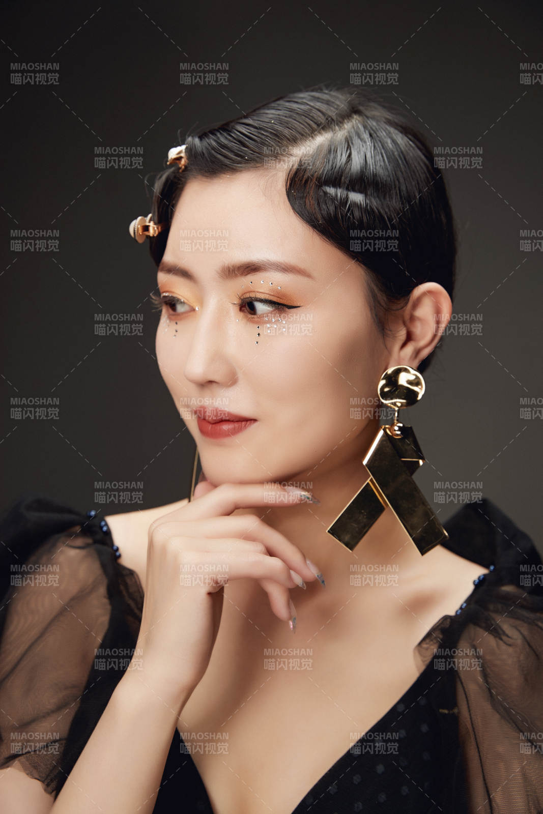 时尚亚洲女性婚纱妆面彩妆