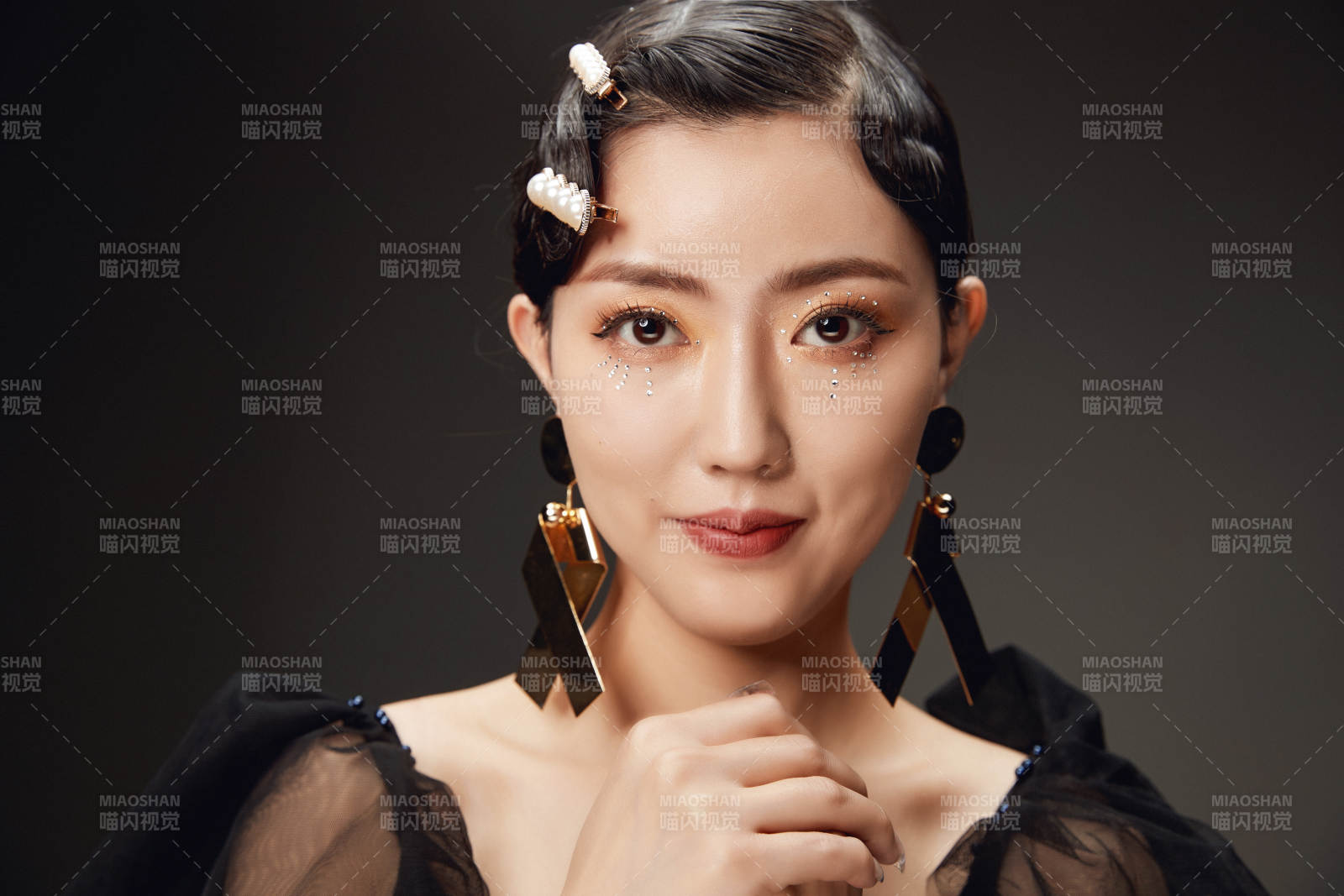 时尚亚洲女性婚纱妆面彩妆