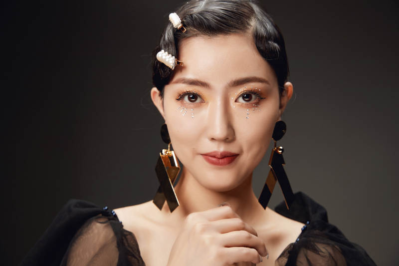 时尚亚洲女性婚纱妆面彩妆