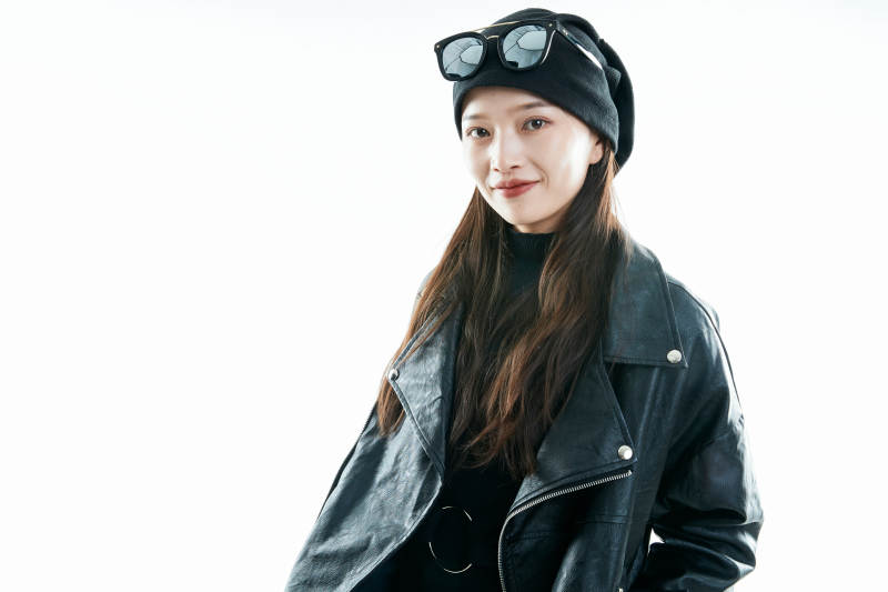 机车摇滚风的亚洲少女