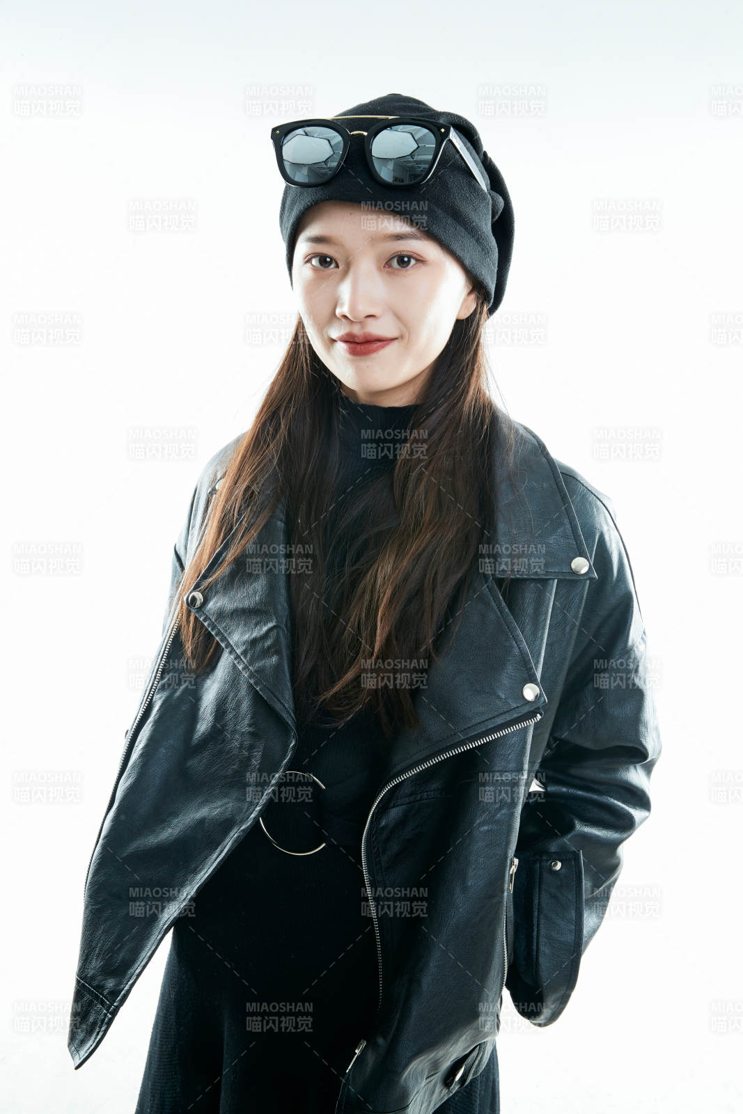 机车摇滚风的亚洲少女